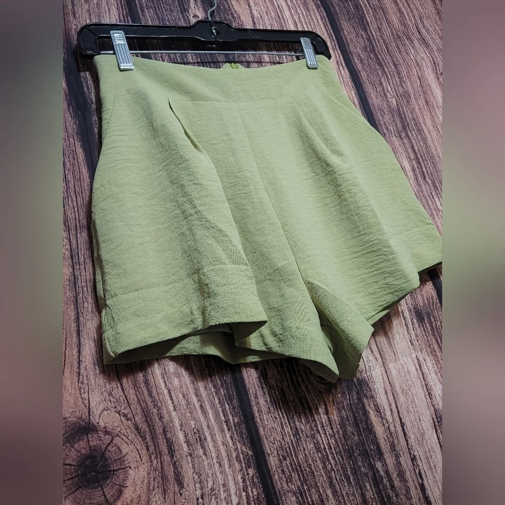 Fore Olive Green Women's Flowy Shorts Size Small!